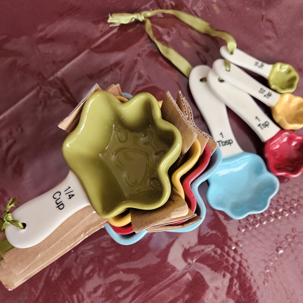 Colorful Kitty Measuring Cups and Spoons Set